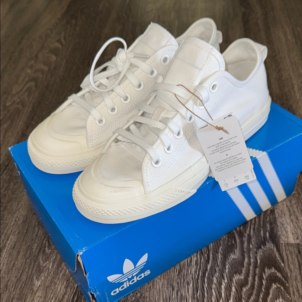 Adidas Sneakers